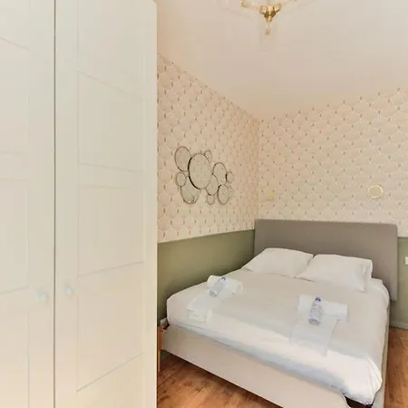 Independant Flat Pro Canal St Martin&train Station Appartement *